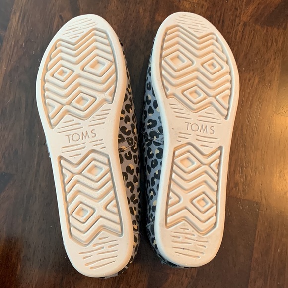 NIB TOMS Alpargata Grey Leopard Print, size 6, new with tags and box - Picture 2 of 6